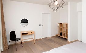 Boonuz Guesthouse, Luxe Duplex Vakantiehuis In Centrum Ieper Met Prive Lounge Terras En Ir Sauna
